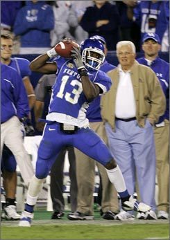 Click image for larger version

Name:	13 Stevie Johnson.jpg
Views:	35
Size:	23.4 KB
ID:	137064